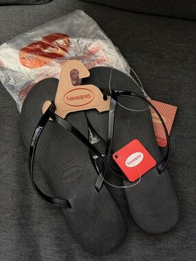 Havaianas woman’s Black Slim Flip Flops 7/8W